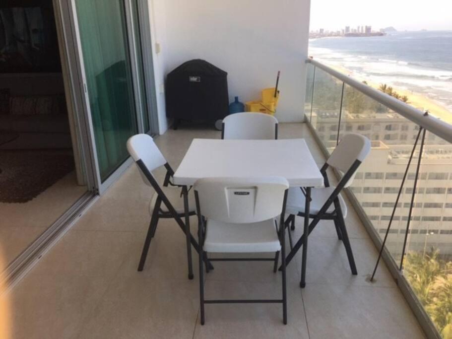 Beautiful 3 Bedroom, Fully Furnished, On The Beach Mazatlán Εξωτερικό φωτογραφία
